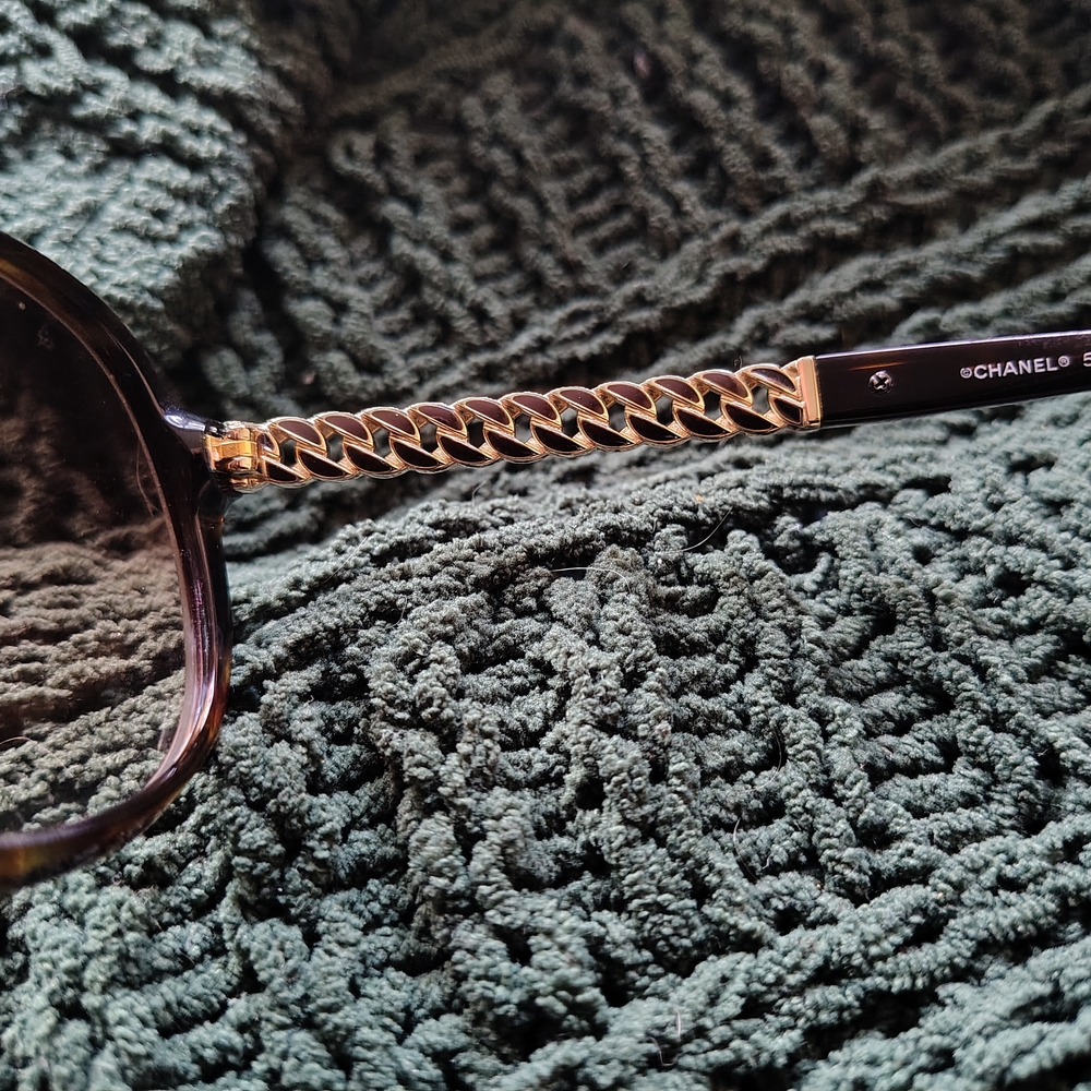 Oversized CHANEL Prescription Tortoise and Gold Sunglasses (NO LENSES) - Picture 11 of 11